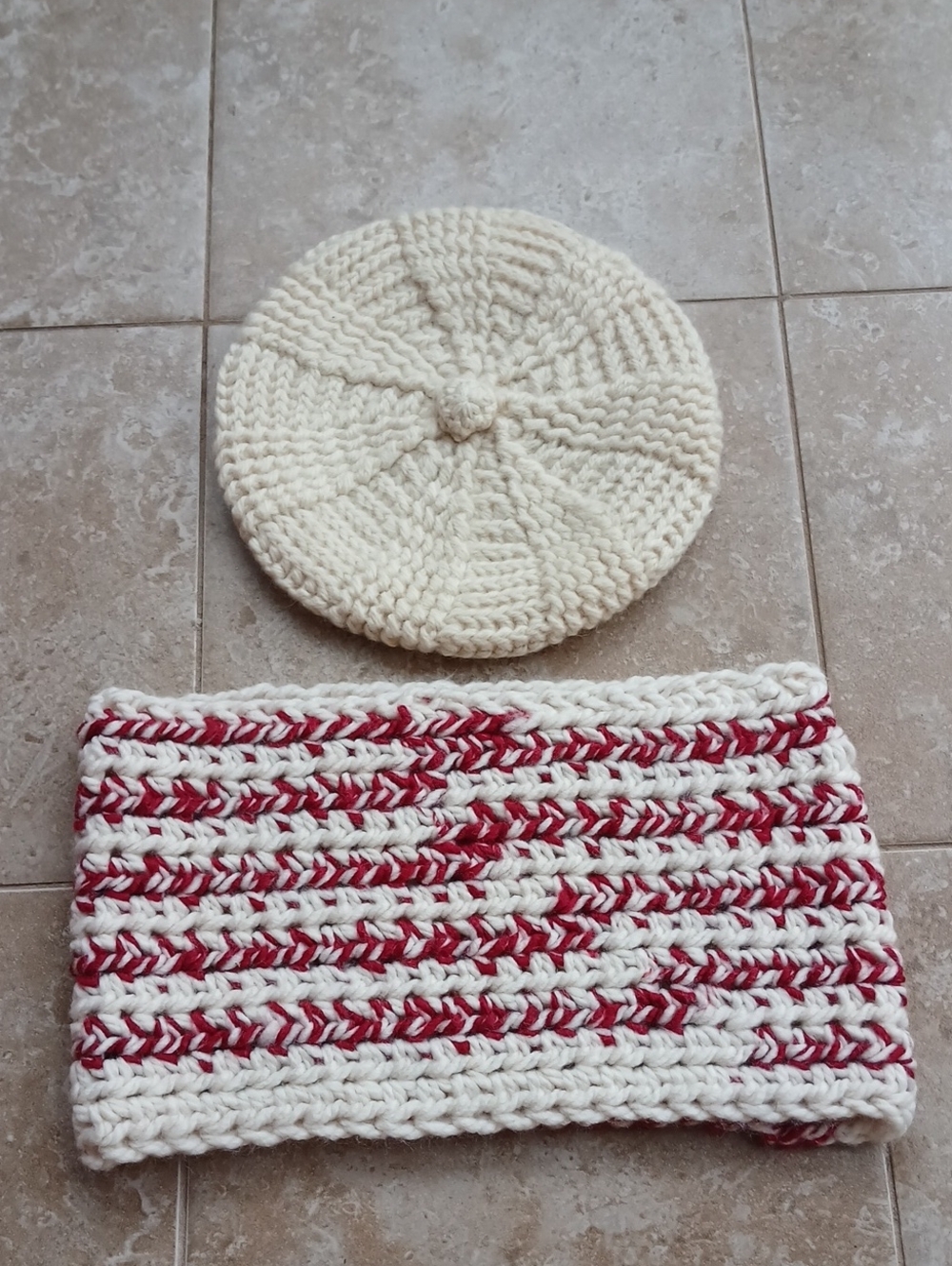 Vintage Cream Knit Beret with Cream & Red-Striped Neck Warmer